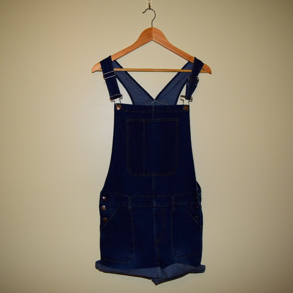 SLIGHTLY used Sadie Robertson jean overall shorts